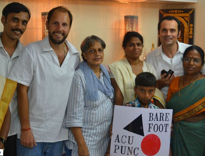 acupunturistas de pés-descalços