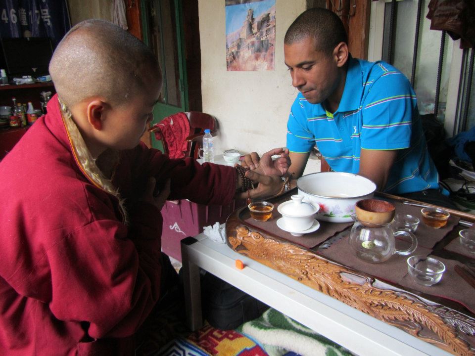 # DISCUTINDO ACUPUNTURA